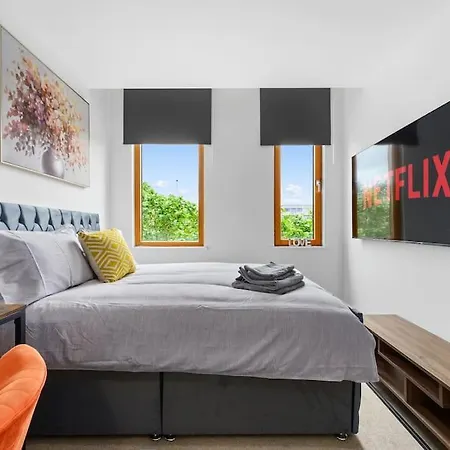 Central Piccadilly Luxury Three Bedroom Apartment-2