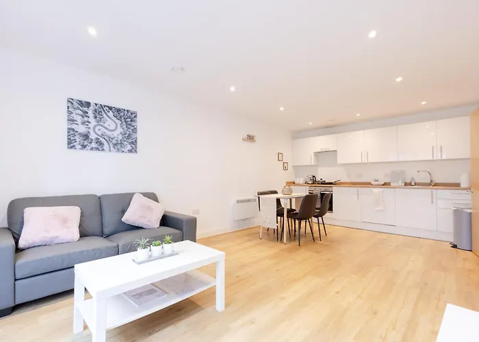 Warm 2 Bedroom 15 Min Walk To Etihad Stadium And City Center